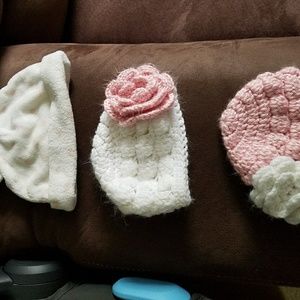 3 baby hats 0-3 months
